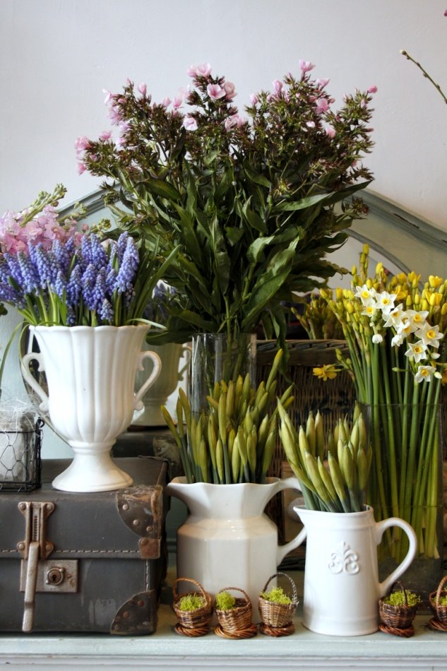 A burst of colour & fragrance with flowers - Top Tips For Viewings